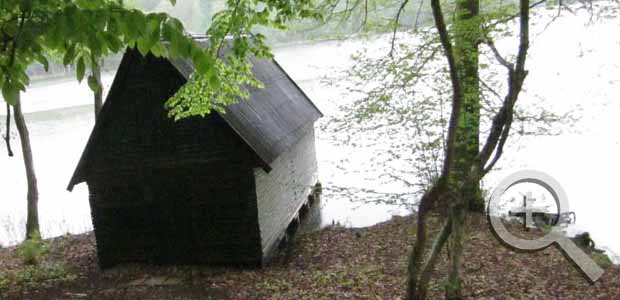 Ein Bootshaus am Glambecksee.