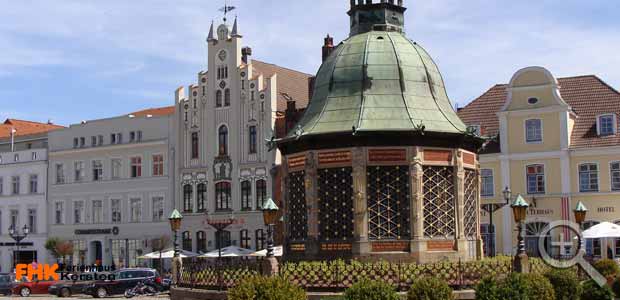 Die Wasserkunst auf dem Markt von Wismar.